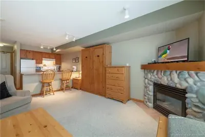Image de Creekside Studio suite with dining table, storage, full kitchen, pet friendly