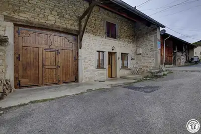 Image de agreable spacieux reposant simple pratique confortable accueillant terrain attenant