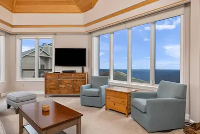 Image de Highridge Court 36 with Wintergreen Advantage
