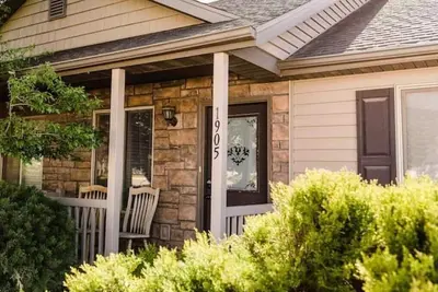 Image de Cedar Retreat: 2 Bedroom Residential Home
