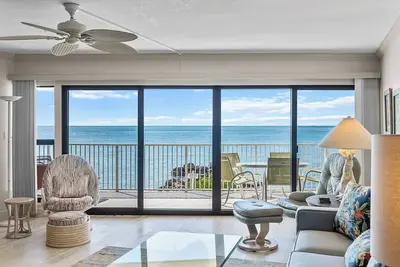 Image de Fresh & Light Oceanfront Condo