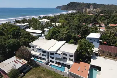 Image de 34 Room All-Inclusive Vip Mega Luxury Resort : 2 House Combo\/Chef\/Gym\/Beach