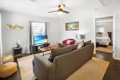 Image de Cozy Heights 2 Bd Bungalow Conveniently Walkable!