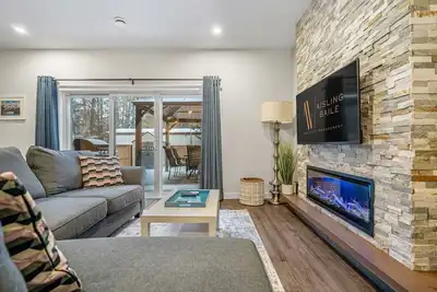 Image de Fireside Oasis | Hot Tub | Fireplace | Hot Springs