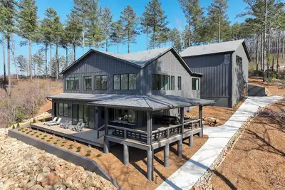 Image de Lake Keowee House - A Luxury Lakeside Retreat