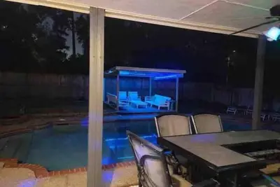 Image de Exquisite Home w\/Luxurious Pool & Gorgeous Gazebo