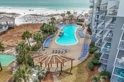Image de 1114 Beautiful Beach & Gulf Front Views ~ Pools ~ Tiki Bar & More Book July 18th