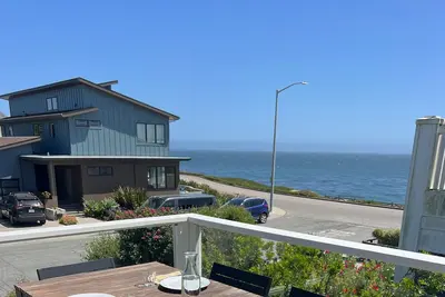Image de Natural Bridges Beach House with Ocean Views