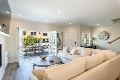 Image de Family Beach House | 400ft to Beach, Parking, Bbq