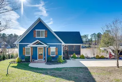 Image de Lakefront New London Retreat w/ Dock & Hot Tub!