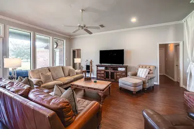 Image de ~ 3 Mi to Dtwn: Aubrey Vacation Rental w/ Patio!