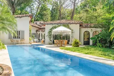 Image de Spanish Style Villa with 25m Lap Pool in the Heart of Guiones.