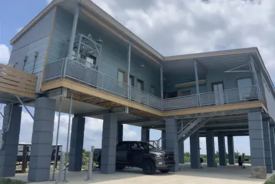 Image de “The Office” of Grand Isle, a modern camp with gorgeous views!