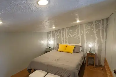 Image de Cozy cabin loft with a giant soaking tub just 30 minutes from Yellowstone