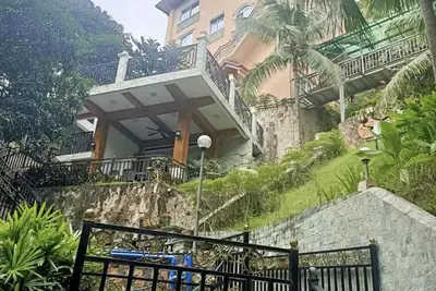 Image de Spacious, elegant house for rent, 4 bed room situated on top of creek in Cebu.