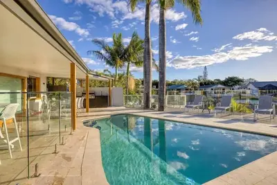 Image de Waterfront Family Entertainer