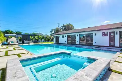 Image de 3br/2ba Private Oasis: Pool, Hot Tub, Dining
