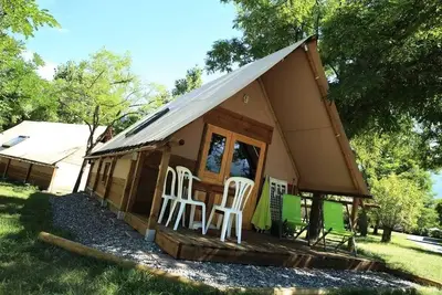 Image de Cabane Lauzerot Insolite Premium avec sanitaires 5 personnes