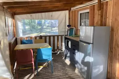 Image de Mobilodge confort Insolite Premium avec sanitaires 4 personnes