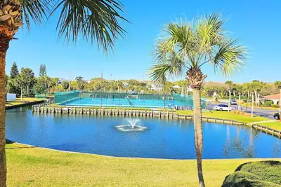 Image de 🌴St Augustine Beach Retreat~ Oceanfront Resort 🏖️2 Pools🏊Hot Tubs Pickleball, Trolley!