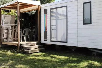 Image de Mobil-home 30m² Confort (2ch - 5\/7pers. ) + Clim + Terrasse couverte 7 personnes