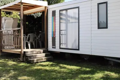 Image de Mobil-home 30m² Confort (2ch - 5\/7pers. ) + Clim + Terrasse couverte - Dimanche 7 personnes