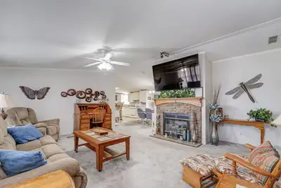 Image de 3 bed\/2 bath home +office w\/ futon with community boat ramp & dock to Weiss Lake
