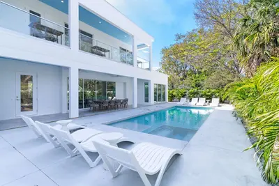 Image de The Palace on Clematis – Siesta Key Vacation Home with Large Pool, Firepit & Great Location