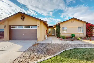 Image de Delightful dog-friendly retreat with pool, yard, patio, & games - near golf