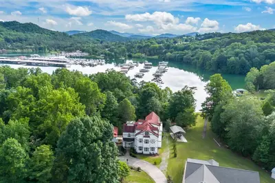 Image de Custom Norris Lake home in no-wake zone w\/ hot tub & two kitchens - dog-friendly