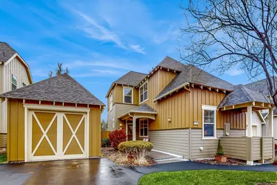 Image de Dog-friendly resort home with pool, golf, sauna, & mountain views - near skiing