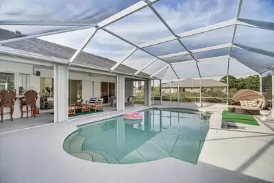 Image de Port St Lucie Canal-Front Home w/ Heated Pool!