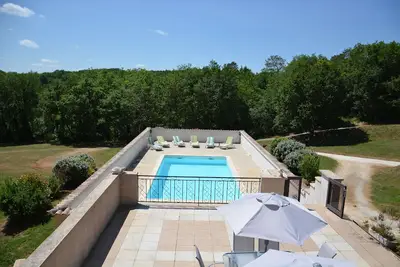 Image de Freyssines, charmante maison familiale avec piscine privée, animaux acceptés!