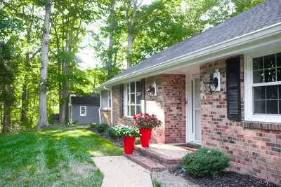 Image de Great location, country living in the city. Close distance to Williamsburg