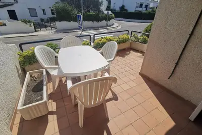 Appartement charmant à 300m de la plage, 2 chambres, terrasse spacieuse – parfait pour 5 pers.