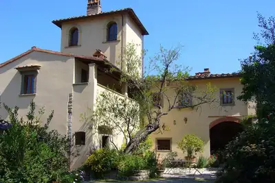 Image de Appartement dans la verdure avec piscine en Toscane