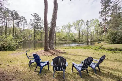Image de 7-Acre Estate with Pond, Game Room & Gym