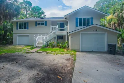 Image de 371 Tarpon Blvd - New to Vrbo! Resort Access Included!