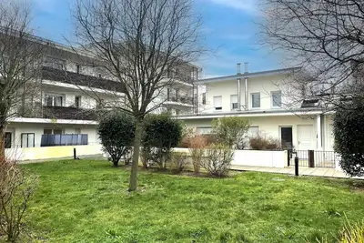 Image de Appartement spacieux avec rooftop et garages privés à 3 min de la gare d'Épernon