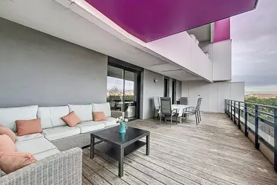 Image de F3 Confortable avec Piscine, Parking et Terrasse, à 150m de la Plage de Palavas