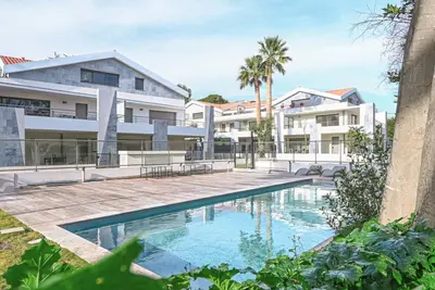 Image de Appartement à 150m plage des Lecques, climatisé, piscine, terrasse, 2 chambres, parking - 4 étoiles