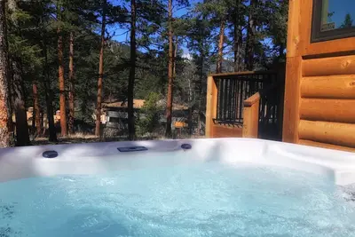 Image de Come stay at the Dreamcatcher Cabin for unbelievable views!