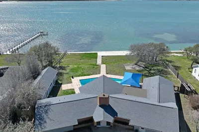 Image de Amazing Pool! Waterfront, Outdoor Kitchen, Room for the whole family!
