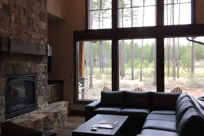 Sunriver Escape with Hot Tub, Bbq & Meadow Views