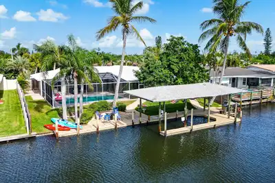 Image de Waterfront Heated Pool w/ Boat Dock & Game Room  - 4bd / 2ba Paradise Found