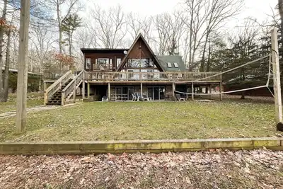 Image de Special Memories | Spacious & Lakefront + Dock & Hot Tub!