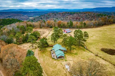 Image de Spacious, Full-Serviced House Fit For 10 people, 1\/2 a mile from Baker Ford!