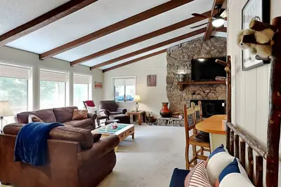 Image de Our Perky Place | Serene Views, Game Room, Hot Tub