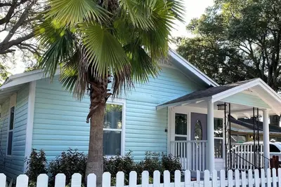 Image de 2br Happiness in a Bungalow - Walk to Downtown