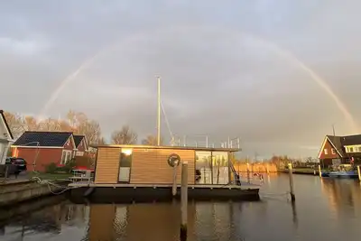 Image de Top Ausgestattetes Hausboot mit Dachterrasse in Stavoren am Ijsselmer
